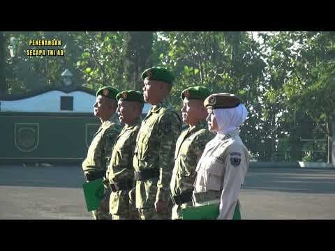Upacara Pengibaran Bendera Bulanan Pasukan di Lapangan Wiradhika
