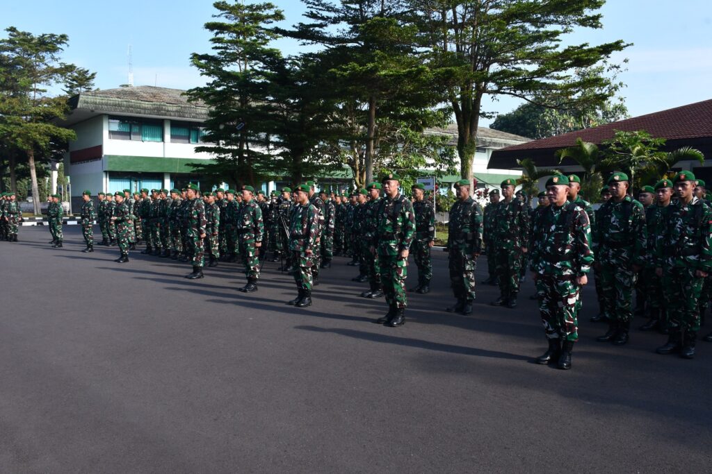JAM DANSECAPAAD KEPADA ORGANIK SECAPAAD Bandung, 17 Maret 2026 – Komandan Sekolah Calon Perwira Angkatan Darat (Mayjen TNI Abdul Rahman…