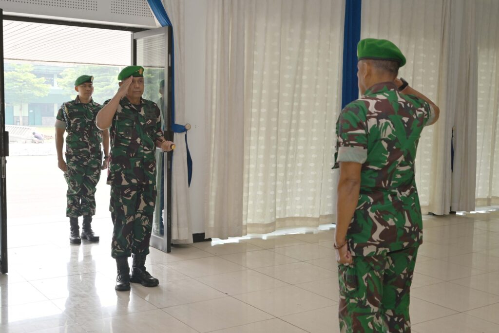 Dansecapaad Pimpin Laporan Korps Kenaikan Pangkat Periode 1 April 2026 Bandung – Komandan Sekolah Calon Perwira Angkatan Darat…