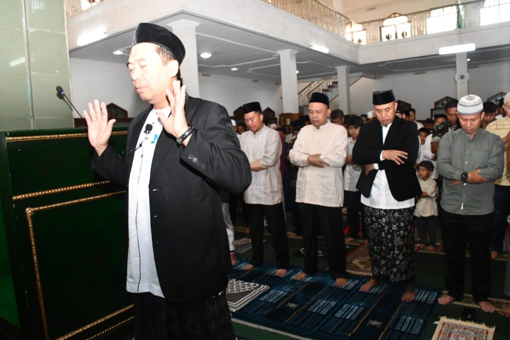 Pelaksanaan Sholat Idul Adha dan Pemotongan Qurban di Secapaad Bandung, 27 Mei 2026. Sekolah Calon Perwira Angkatan Darat (Secapaad)…